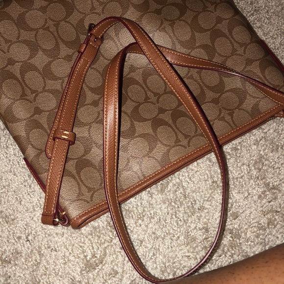 Coach crossbody purse - Picture 3 of 6